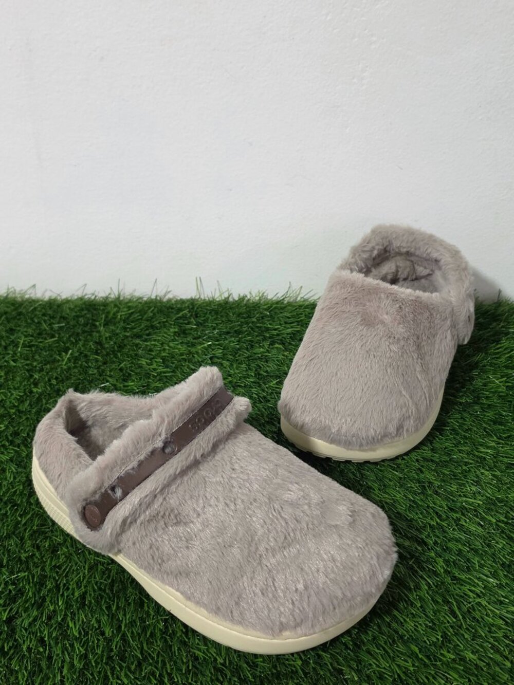 Crocs Classic Unfurgettable Cozy Clog - Mushroom - Size M5/W7 - 211116-195